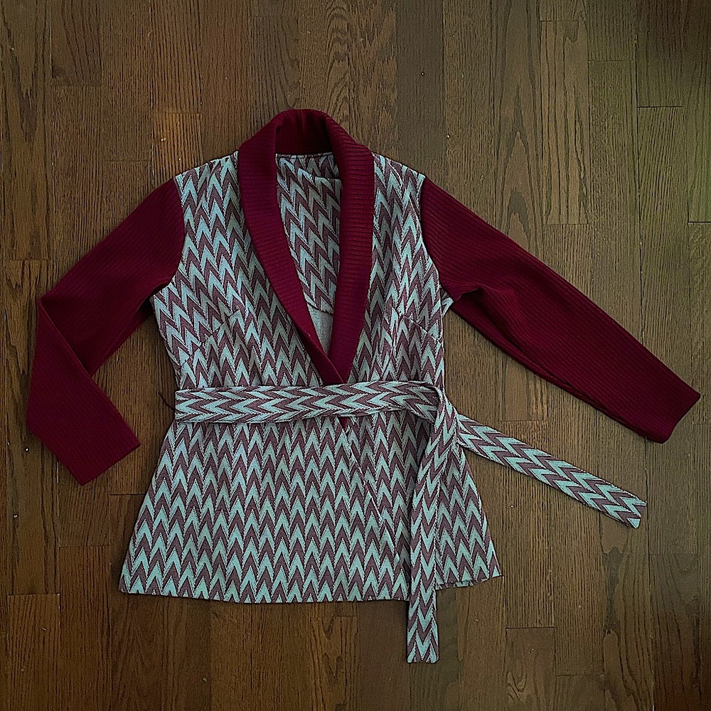 1970s vintage cardigan sweater jacket tie belt large maroon white knit